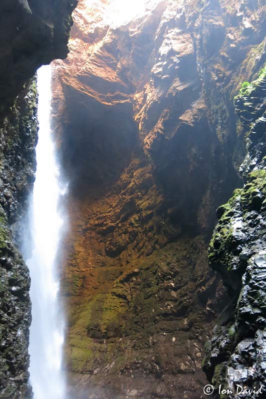 Dragão - Cachoeira na Chapada dos Veadeiros