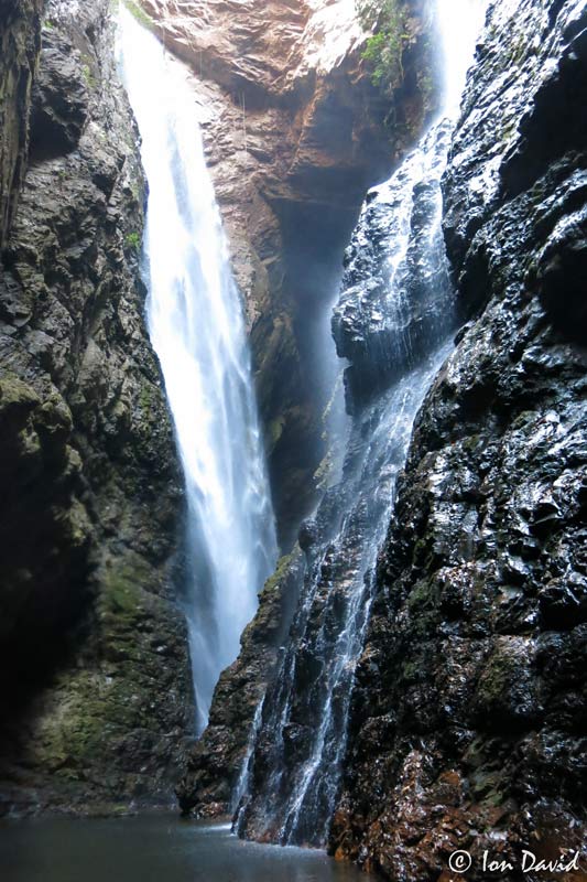 Dragão - Cachoeira na Chapada dos Veadeiros